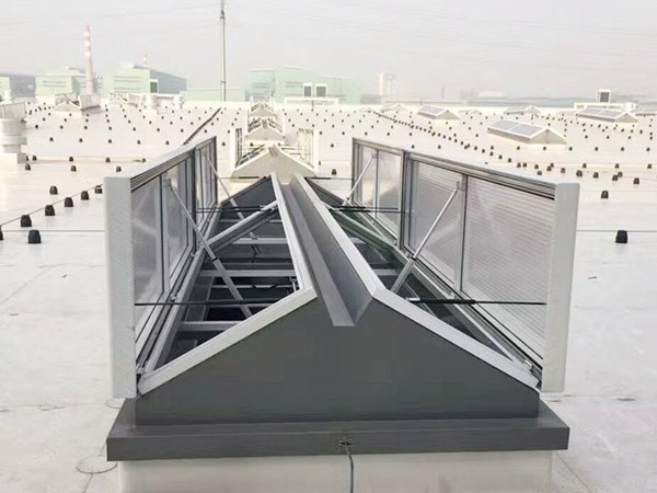 三角型電動排煙天窗