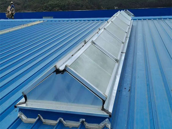 三角型電動排煙天窗