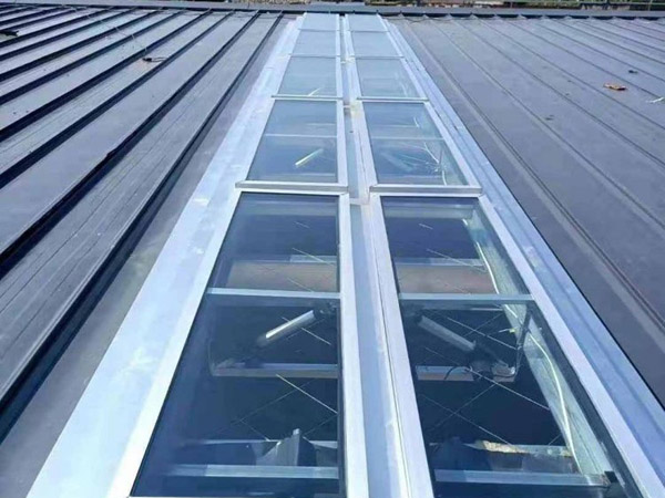 一字型（xíng）電（diàn）動排煙天窗